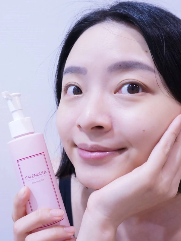 使用者分享:【Mona 莫娜與家】洗卸丨不僅洗出粉刺髒汙,同時舒緩肌膚,促進角質更新與緊緻毛孔