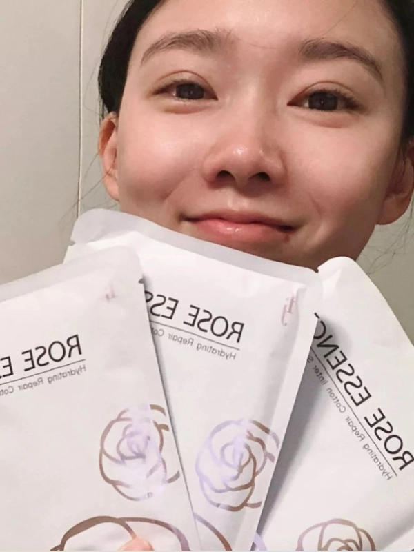 使用者分享:【李依】保養丨使用前,就先被“羽絲縷”給吸引,說真的~敷起來真的很薄,相當的服貼,敷上去感覺像是不存在一樣