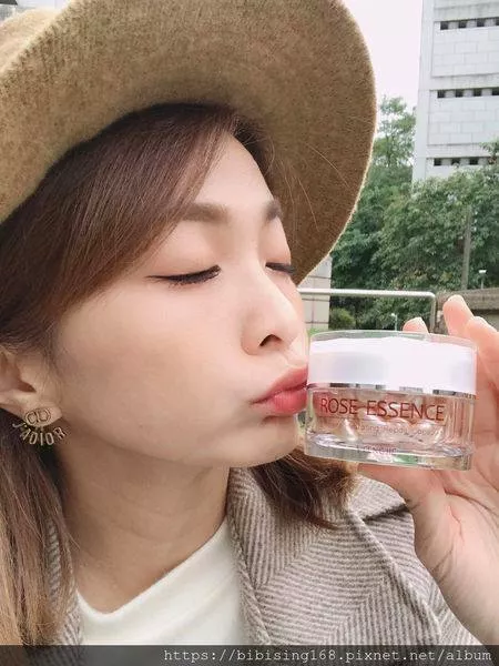 使用者分享:【Carol Lee 李蓉】保養丨不用美顏相機 也是美顏大咖『豐潤肌膚 – 打造素顏美肌』