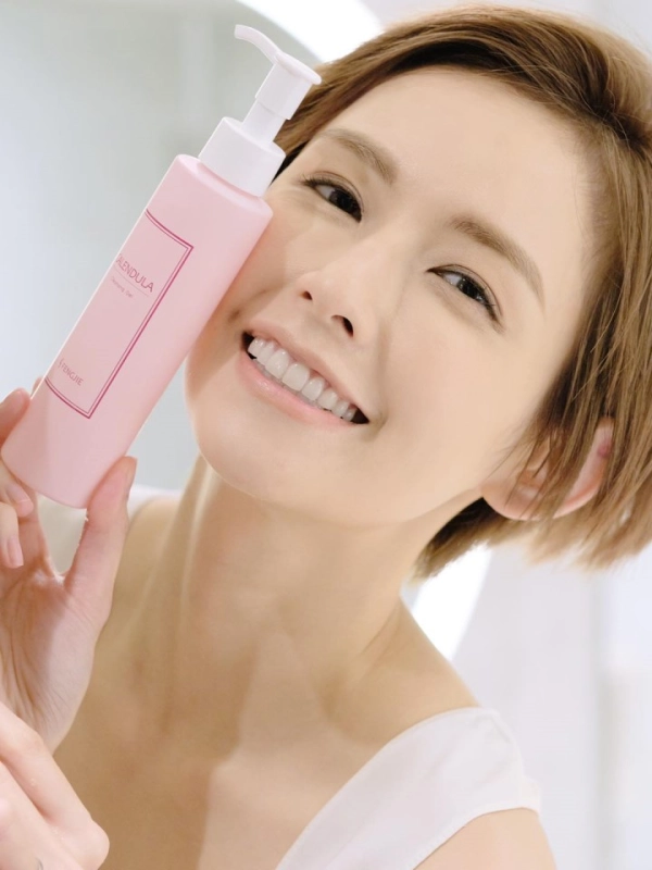 使用者分享:【袁艾菲】洗卸丨好好洗臉真的是保養肌膚的第一步,這瓶 #金盞花洗卸蜜 擁有89%超高天然植萃