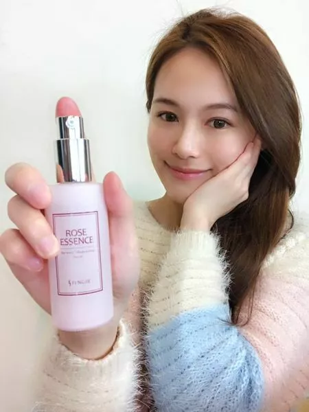 使用者分享:【小口丸子】保養丨如果你也跟我一樣,擦保濕液如流水般迅速,真的是讓人可以不手軟不心疼荷包的認真使用它!