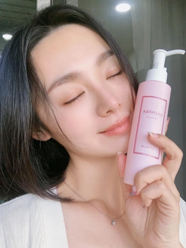 使用者分享:【Styling by Fifi 新娘秘書 /整體造型】洗卸丨「清潔」是保養品能否完全吸收的重要步驟!