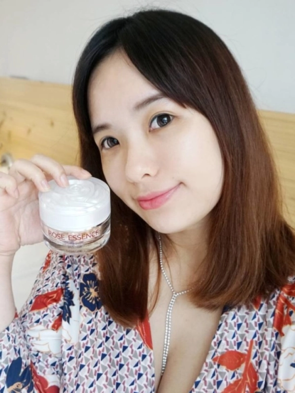 使用者分享:【愛菲兒的完美世界】保養丨細緻充滿完美的透光感~讓我肌膚不再乾巴巴