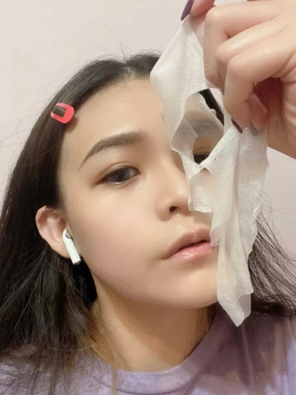 使用者分享:【ᴛᴇǫᴜɪʟᴀ?/台南美髮】保養丨天然100%羽絲絨,只有0.1mm的薄度而已,敷起來果然非常輕盈,重點是延展性、吸附精華的能力是我目前使用過最好的!