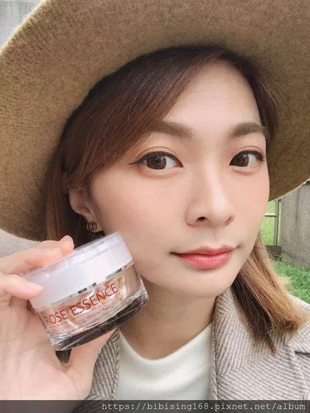 使用者分享:【Carol Lee 李蓉】保養丨一顆從頭保養到腳的修護膠囊,它他可是一顆不只有外表,且還很有內涵的修護膠囊