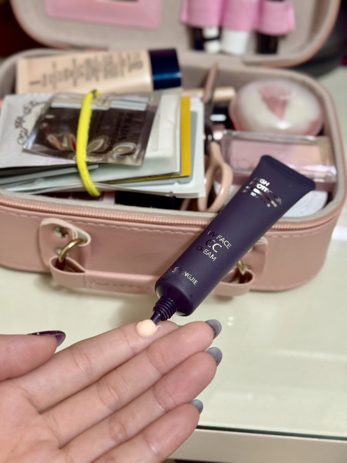 零粉感控油美白CC霜